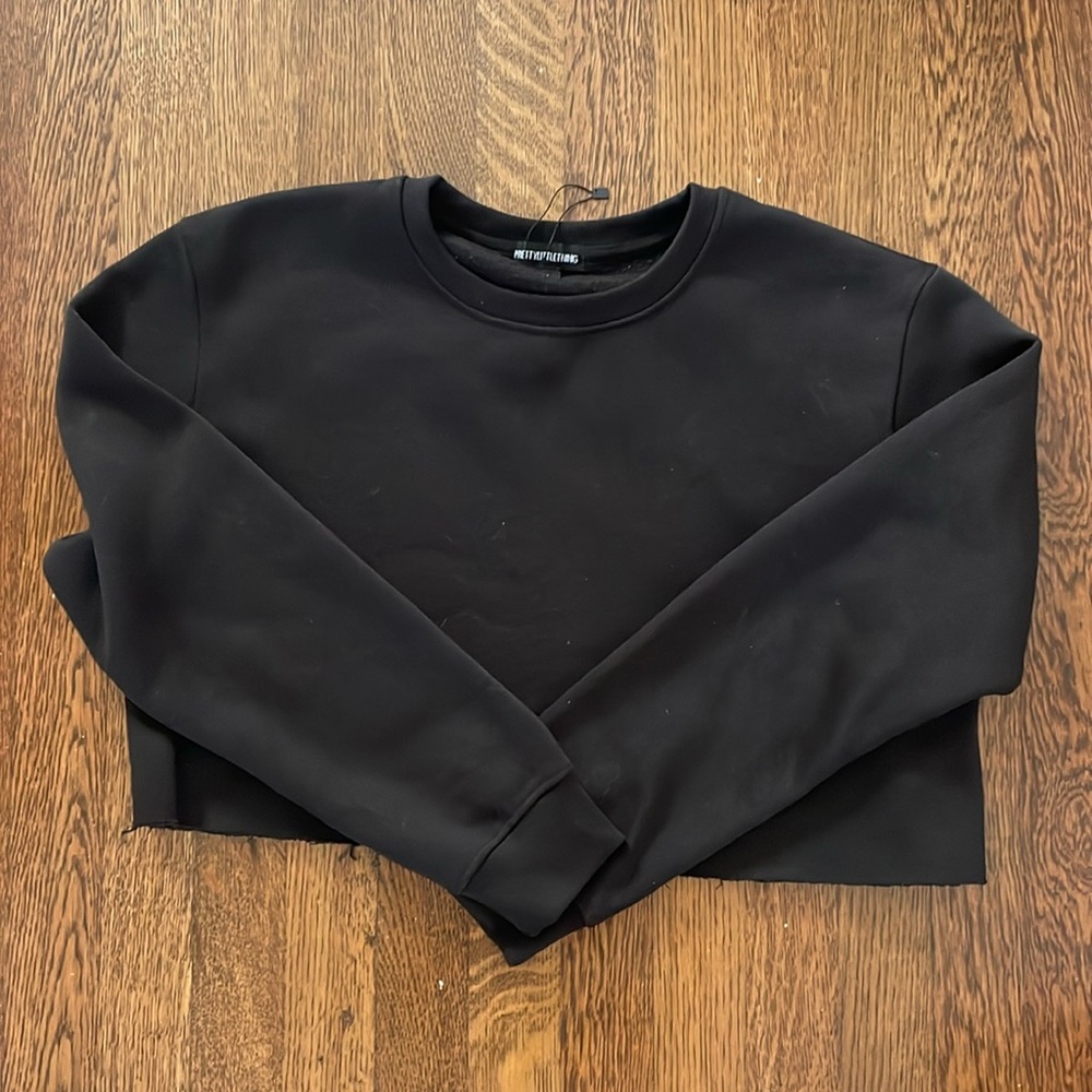 PrettyLittleThing Black Cropped Sweatshirt